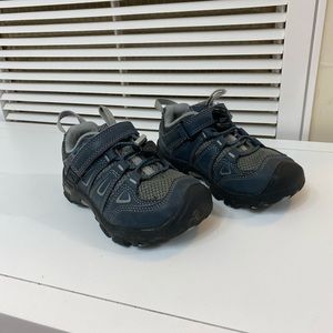 Boys Keen boots - size 9